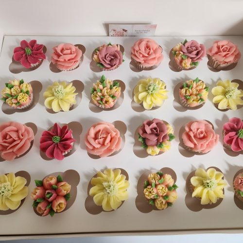 24 Mini Floral Cupcakes