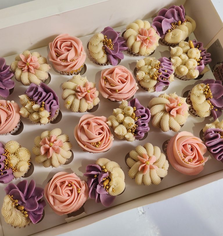 24 Floral mini cupcakes